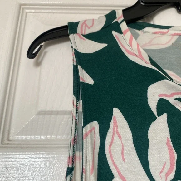 Nine West tank - Picture 3 of 5